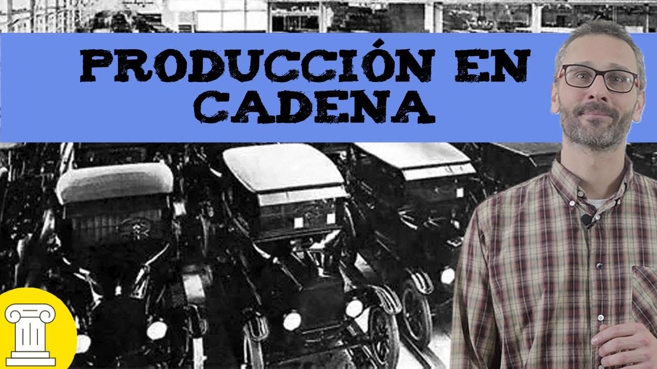 en una cadena de montaje 17 operarios trabajando